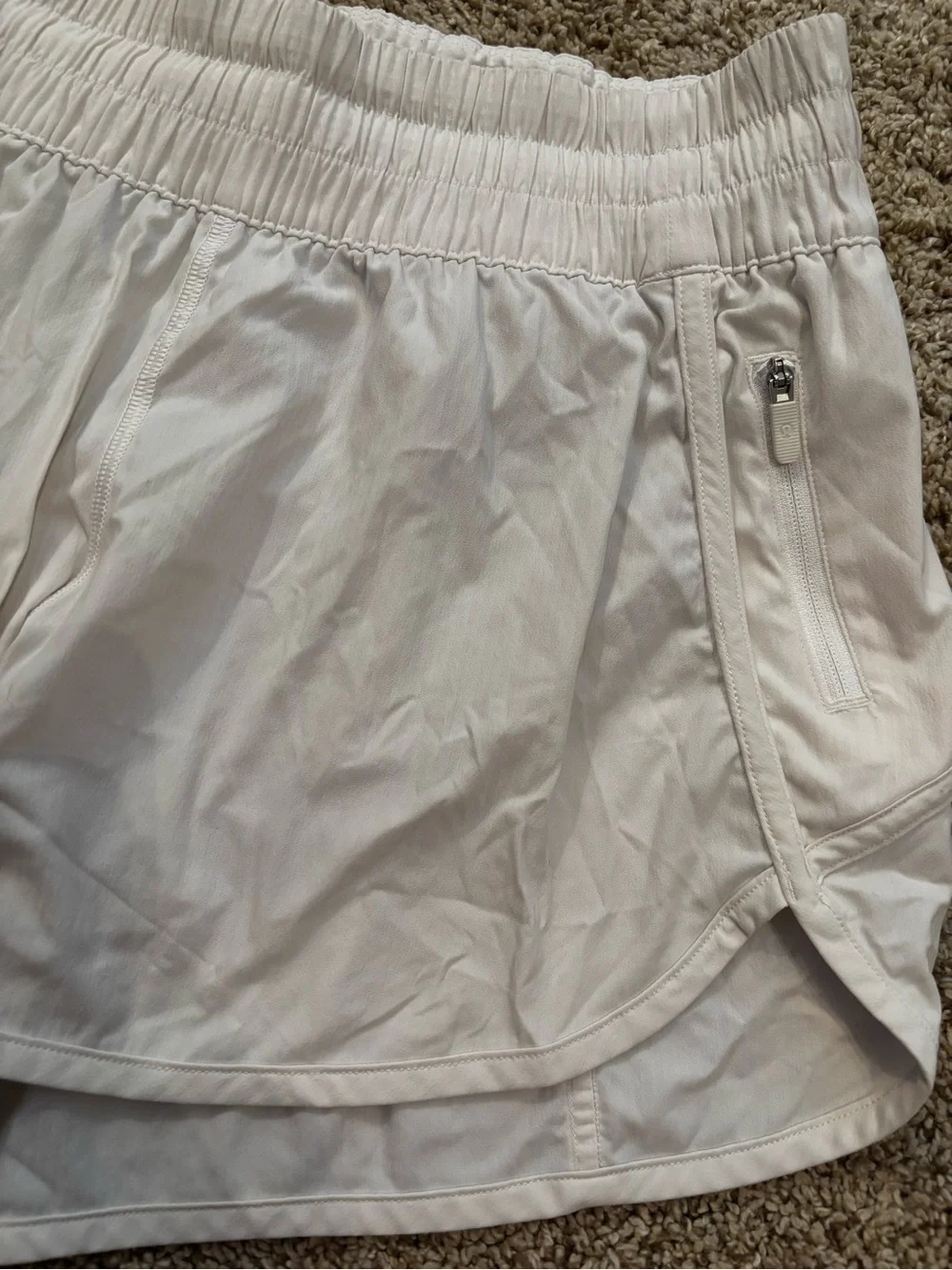 EUC! LULULEMON Hotty Hot low rise lined shorts. Size 8.